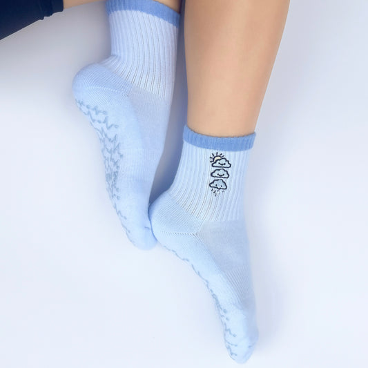 ON CLOUDS CREW GRIP SOCKS